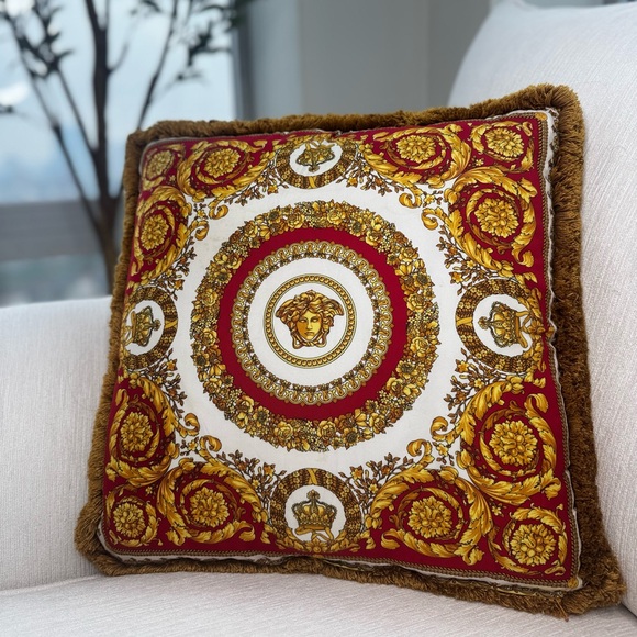Versace Pillow - Picture 17 of 17